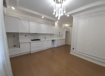 Şəhərin mərkəzində Azadlıq prosbektində 28 may Metrosunun