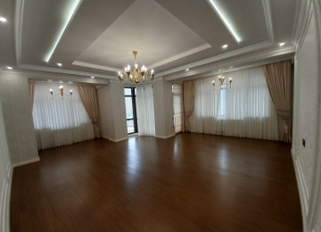 Şəhərin mərkəzində Azadlıq prosbektində 28 may Metrosunun