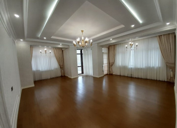 Şəhərin mərkəzində Azadlıq prosbektində 28 may Metrosunun