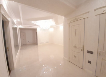 Şəhərin mərkəzində Azadlıq prosbektində 28 may Metrosunun