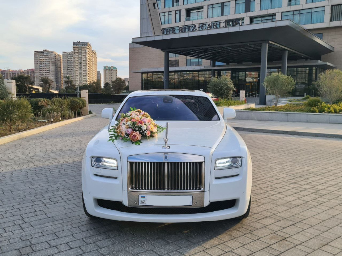 rolls royce white bey gelin masini Toy, Nişan və digər tədbirlər üçün sifariş edə bilərsiz. (