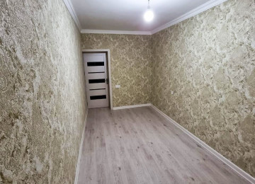 Qara Qarayev metrosuna 1 dəqiqəlik piyada məsafədə . Abad