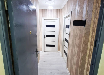 Qara Qarayev metrosuna 1 dəqiqəlik piyada məsafədə . Abad