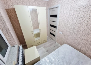 Qara Qarayev metrosuna 1 dəqiqəlik piyada məsafədə . Abad