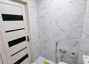 Qara Qarayev metrosuna 1 dəqiqəlik piyada məsafədə . Abad