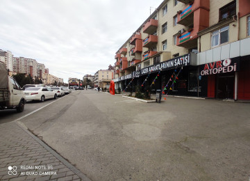 Qara Qarayev metrosuna 1 dəqiqəlik piyada məsafədə . Abad