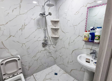 Qara Qarayev metrosuna 1 dəqiqəlik piyada məsafədə . Abad