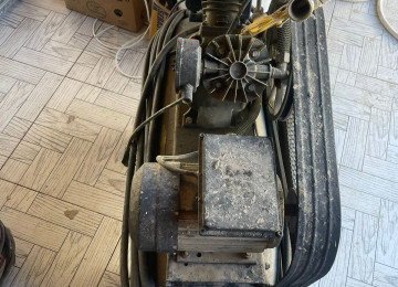 0 faza 100 lt hava kompressoru 430 azn satılır. 1 sezon