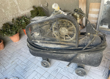 0 faza 100 lt hava kompressoru 430 azn satılır. 1 sezon