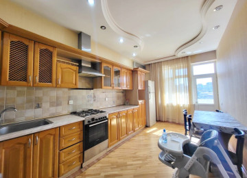 Nizami metrosu, F.Ibrahimbeyov kucesi,(5-ci paralel) Araz