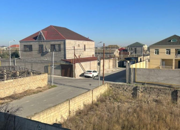 Kürdəxanının mərkəzi, yolun 50 metr kənarında,Zeytun