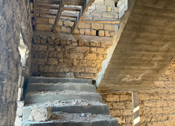 Kürdəxanının mərkəzi, yolun 50 metr kənarında,Zeytun