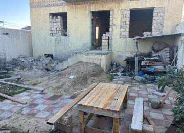 Kürdəxanının mərkəzi, yolun 50 metr kənarında,Zeytun