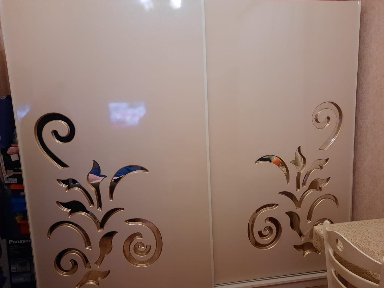 Fabrik istehsalı Hürrəm kupe dolab güzgülüdür,MDF boyadır.