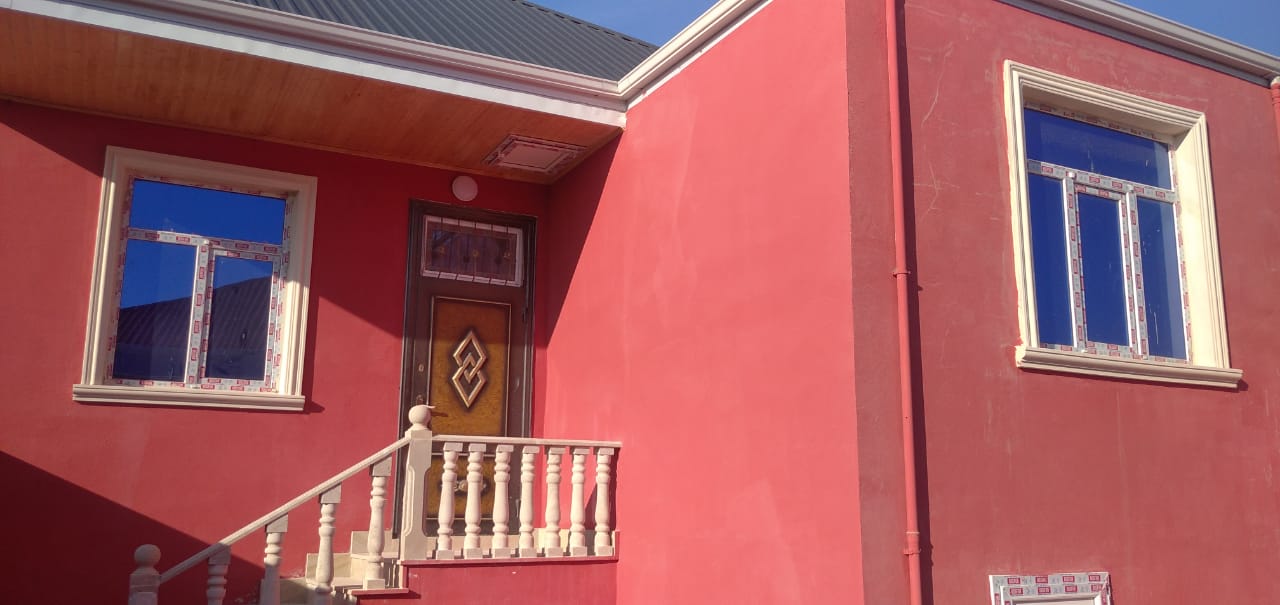 3 OTAQLİ QOŞA DAŞLA TUKİLMİŞ EV SATİLİR! Zabrat qesebesi