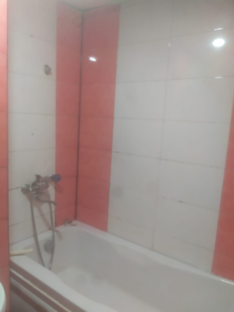 Xırdalanda mərkəzi poçtun yanında esas yola 100 metr