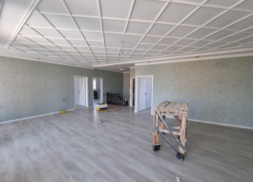 Zabrat 1 qesebinde tam merkez yerde Qai ilə üz üzə yolda