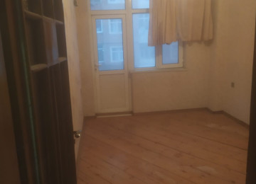 Xırdalanda mərkəzi poçtun yanında esas yola 100 metr