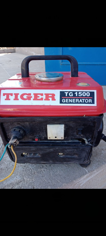 Generator benzinlə Generator benzinlə. 1.5 kw. 220 v. Qiymət 150 azn. Real