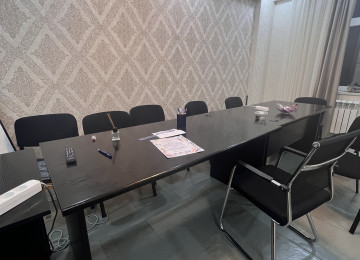 Ofis təcili boşaldılır deyə ucuz qiymətə qoyulub.Ümumi ədəd