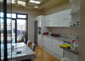 Azadlıq Prosbekti 28 may metrosunun yanında tikilmiş yeni