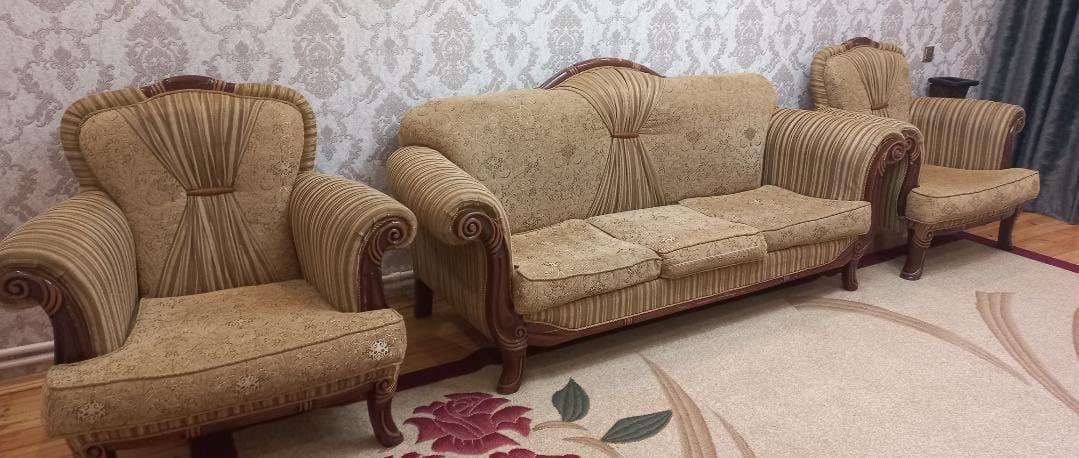 Divan kreslo əla vəziyyətdədir. Köçlə bağlı 250 azn