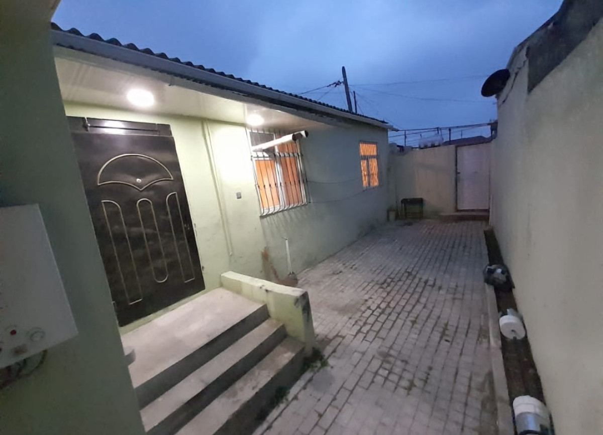 obyekt satilir Xirdalan seheri AAAF parkin arxasinda sahesi 137 kvm 3