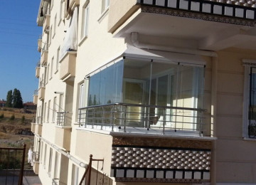 Qatlanan şüşəli balkonlar evlərimizdə və iş yerlərimizdə