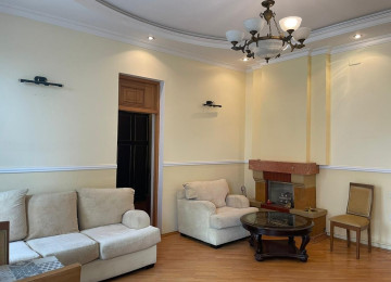 Şəhərin mərkəzində! Qış parkının yanında, Bravo marketi,