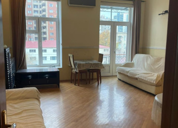 Şəhərin mərkəzində! Qış parkının yanında, Bravo marketi,