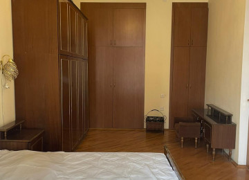 Şəhərin mərkəzində! Qış parkının yanında, Bravo marketi,