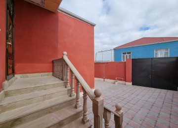 Zabrat qesebesinde əsas yola,şəhər marşurutlarının yoluna