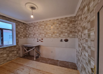 Zabrat qesebesinde əsas yola,şəhər marşurutlarının yoluna