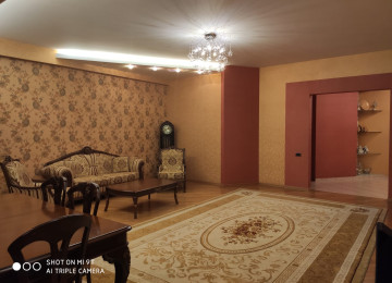 Nəsimi r-nu Mirəli Qaşqay küçəsində 28 may mst yaxinlığında