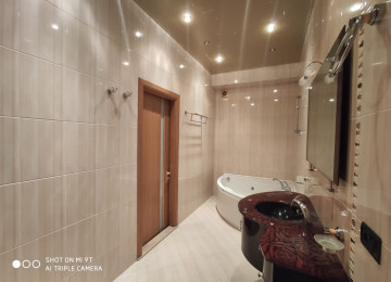 Nəsimi r-nu Mirəli Qaşqay küçəsində 28 may mst yaxinlığında