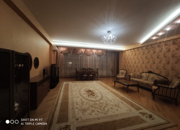 Nəsimi r-nu Mirəli Qaşqay küçəsində 28 may mst yaxinlığında