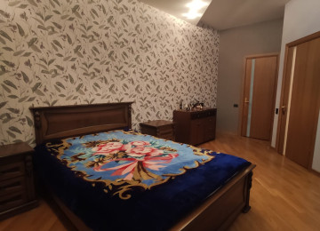 Nəsimi r-nu Mirəli Qaşqay küçəsində 28 may mst yaxinlığında