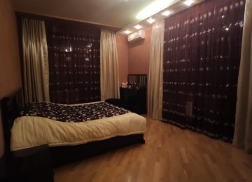 Nəsimi r-nu Mirəli Qaşqay küçəsində 28 may mst yaxinlığında