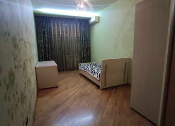 Nəsimi r-nu Mirəli Qaşqay küçəsində 28 may mst yaxinlığında