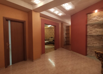 Nəsimi r-nu Mirəli Qaşqay küçəsində 28 may mst yaxinlığında