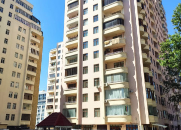 Nəsimi r-nu Mirəli Qaşqay küçəsində 28 may mst yaxinlığında