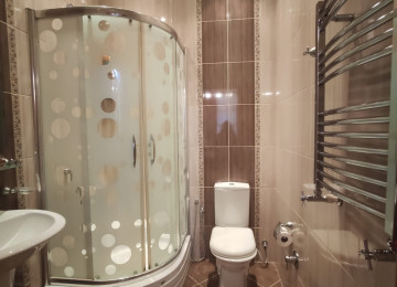 Nəsimi r-nu Mirəli Qaşqay küçəsində 28 may mst yaxinlığında