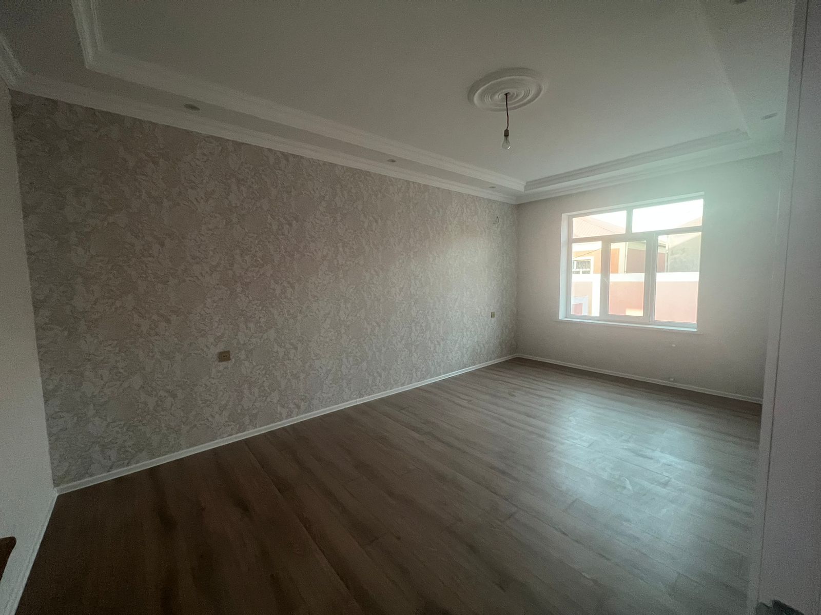 Çıxarış! ÖZUNE TİKİLMİŞ EV TECİLİ SATİLİR! Məhəmmədi yolu