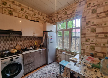 Zabrat 1 qəsəbəsində tam merkez yerde,kohne polis