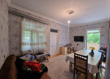 Zabrat 1 qəsəbəsində tam merkez yerde,kohne polis