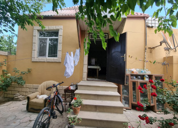 Zabrat 1 qəsəbəsində tam merkez yerde,kohne polis