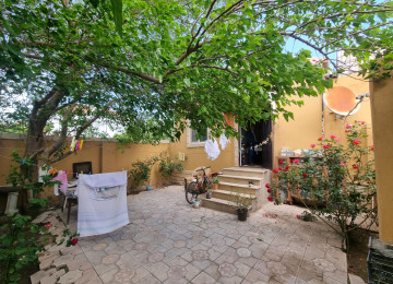 Zabrat 1 qəsəbəsində tam merkez yerde,kohne polis