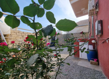 Zabrat qesebesinde marsurut yolunun üstünde Kerpic zavod