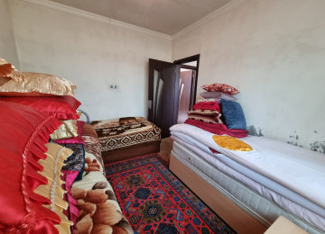 Zabrat qesebesinde marsurut yolunun üstünde Kerpic zavod