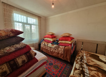 Zabrat qesebesinde marsurut yolunun üstünde Kerpic zavod